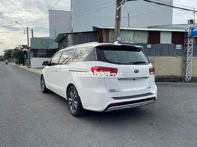 Kia Sedona 2016 Full Dầu. xe gia đình. cực đẹp.