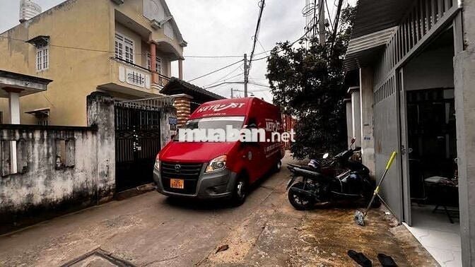 BÁN NHÀ 2 MẶT HUỲNH THỊ HAI VỊ TRÍ ĐẸP, Q 12,CHỈ 55TR/M2 DT68M² (4×17)