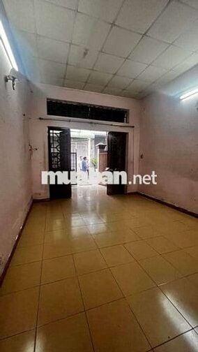 BÁN NHÀ 2 MẶT HUỲNH THỊ HAI VỊ TRÍ ĐẸP, Q 12,CHỈ 55TR/M2 DT68M² (4×17)