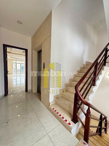 🏢 CHO THUÊ NHÀ VĂN PHÒNG HẦM, THANG MÁY, 5 LẦU – GIÁ CHỈ 30 TRIỆU