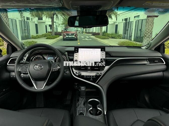 Toyota Camry 2024 2.5Q - Lướt 14,000 Km như mới.