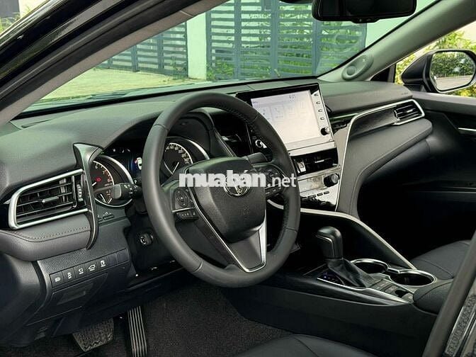 Toyota Camry 2024 2.5Q - Lướt 14,000 Km như mới.