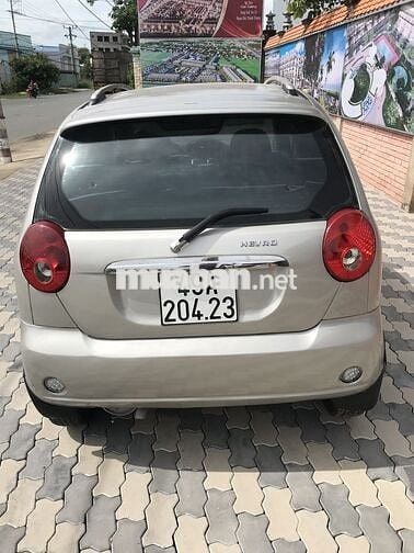 Chevrolet Spark 5 chỗ màu Bạc