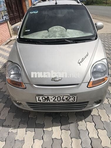 Chevrolet Spark 5 chỗ màu Bạc