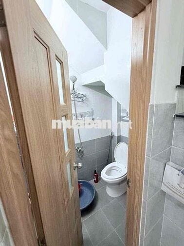 NGAY CHỢ TÂN HƯƠNG - HXH 5M 1 TRỤC - 35M2 (5x7), 2 TẦNG ĐÚC ĐẸP Ở NGA