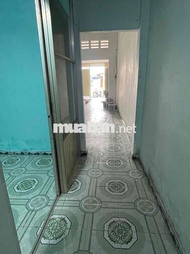 Cho thuê nhà 4 x25-1 phong -1 gac gần chợ đầu mối  xtt32