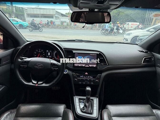 Hyundai Elantra 2018 1.6 AT Sport - 51000 km