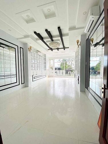 Cho thuê nhà 3 lầu mặt tiền đường Võ Văn Kiệt