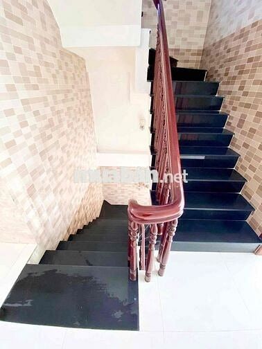 Cho thuê nhà 3 lầu mặt tiền đường Võ Văn Kiệt