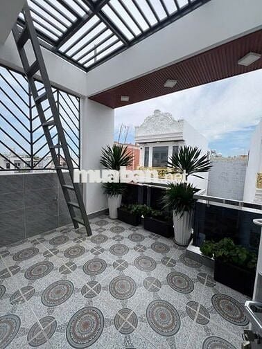 SIÊU PHẨM NHÀ PHỐ  5 TẦNG SẴN THANG MÁY NỘI THẤT CAO CẤP