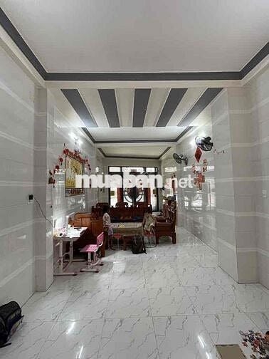 Nhà 2 tầng xây mới 4x12, MTKD đối diện công viên Hồ Trái Tim, 4T4