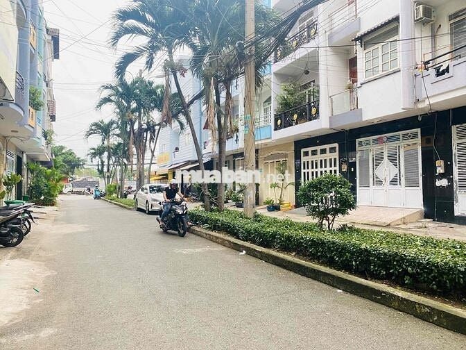 Nhà Mặt Tiền gần Parc Mall Q8, Ngan 4m dài 17,5m, Dòng tiền 18tr/thang