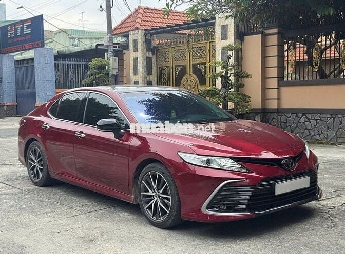 Toyota Camry 2.5Q Đỏ hỗ trợ ngân hàng