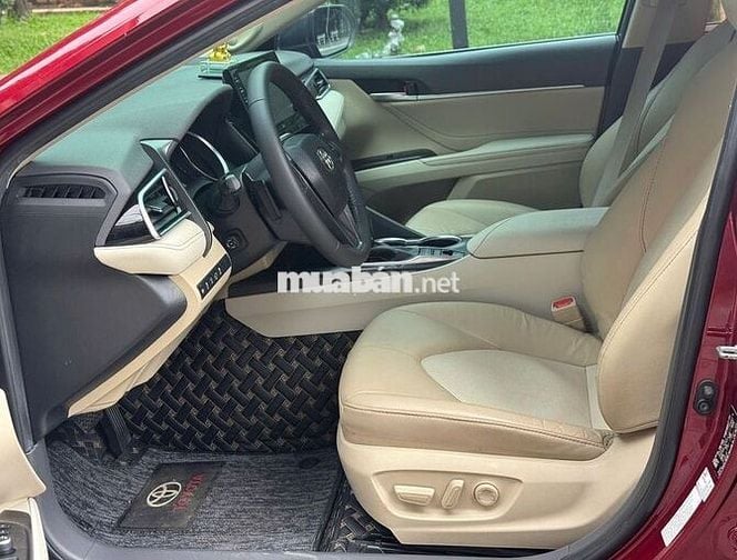 Toyota Camry 2.5Q Đỏ hỗ trợ ngân hàng