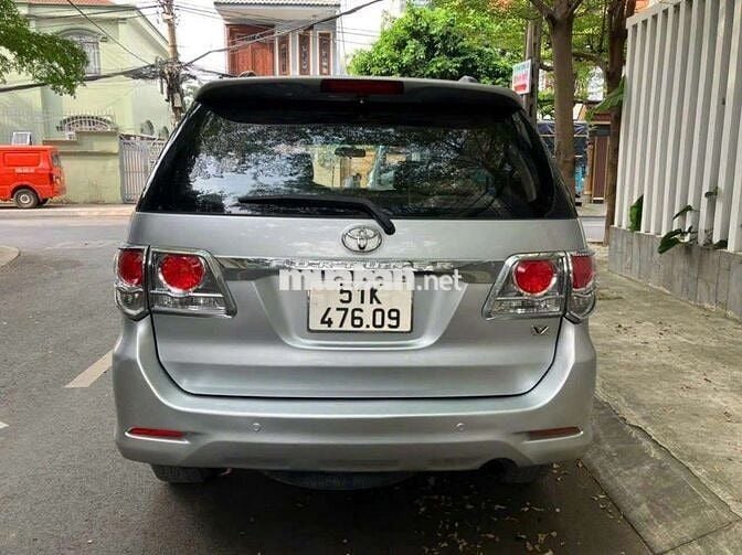 Toyota Fortuner V Số tự động Bạc