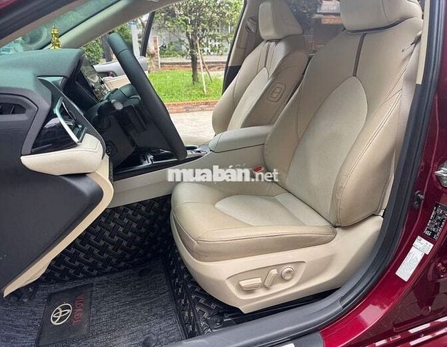 Toyota Camry 2.5Q Đỏ hỗ trợ ngân hàng