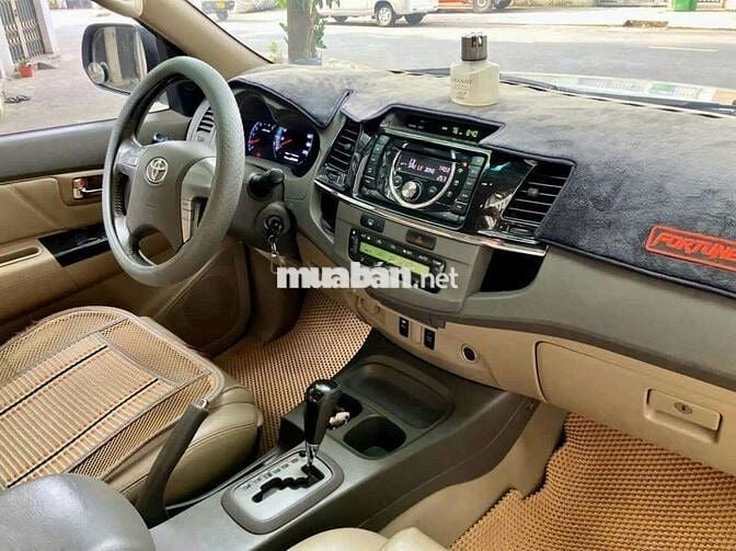 Toyota Fortuner V Số tự động Bạc