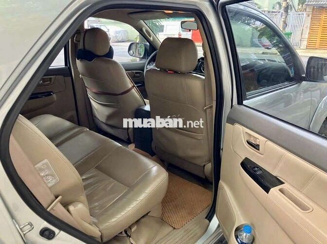 Toyota Fortuner V Số tự động Bạc