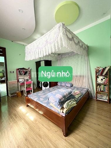 Cho thuê nhà Hẻm đường Hoàng Hoa thám, đầy đủ nội thất 