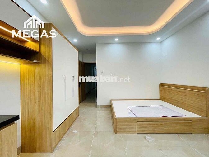 Khai trương căn hộ ban công siêu đẹp ngay cổng trường Văn Lang