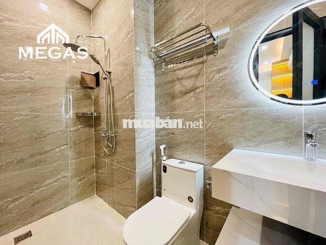 Khai trương căn hộ ban công siêu đẹp ngay cổng trường Văn Lang