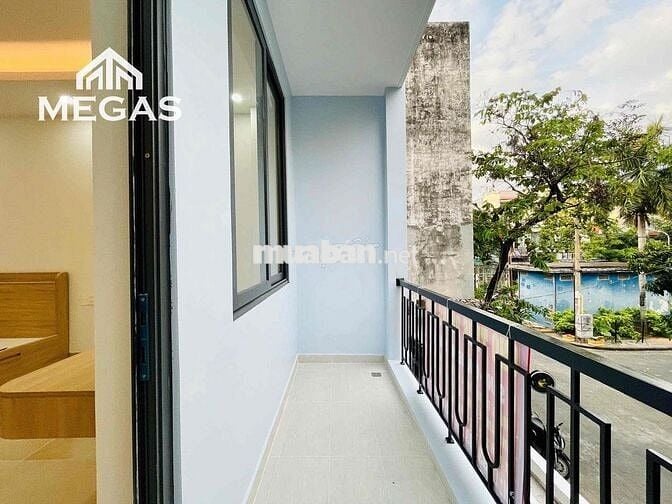 Khai trương căn hộ ban công siêu đẹp ngay cổng trường Văn Lang