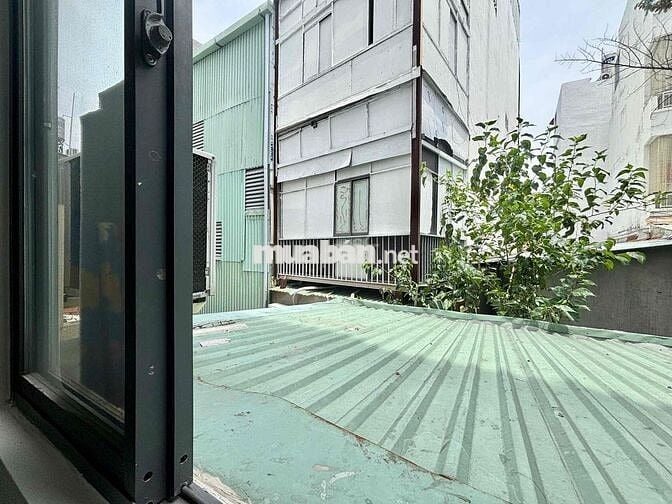 Siêu phẩm căn hộ cửa sổ trời full nội thất ngay ngã 4 Hàng Xanh