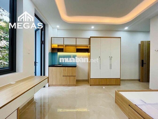 Khai trương căn hộ ban công siêu đẹp ngay cổng trường Văn Lang