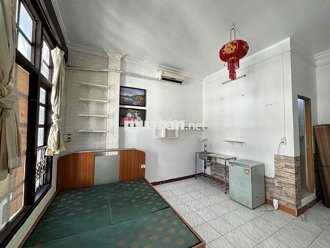 Vệ sinh khép kín full đồ, ngõ oto khu trung tâm cách ĐH Luật 200m