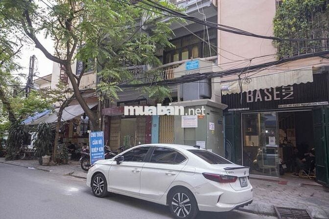 Vệ sinh khép kín full đồ, ngõ oto khu trung tâm cách ĐH Luật 200m