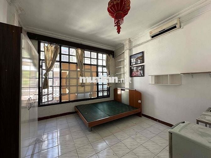 Vệ sinh khép kín full đồ, ngõ oto khu trung tâm cách ĐH Luật 200m