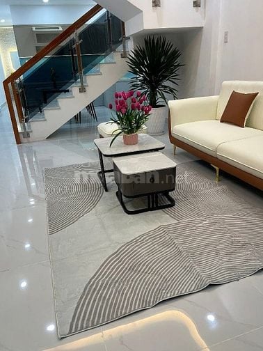 Cần tiền bán gấp nhà Sư Vạn Hạnh. Phường 12. Quận 10. Giá 4 tỷ 990