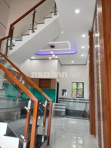 Cần bán căn nhà lầu - SH riêng, đã hoàn công - giá rẻ nhất khu 