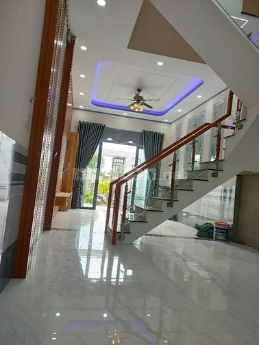 Cần bán căn nhà lầu - SH riêng, đã hoàn công - giá rẻ nhất khu 