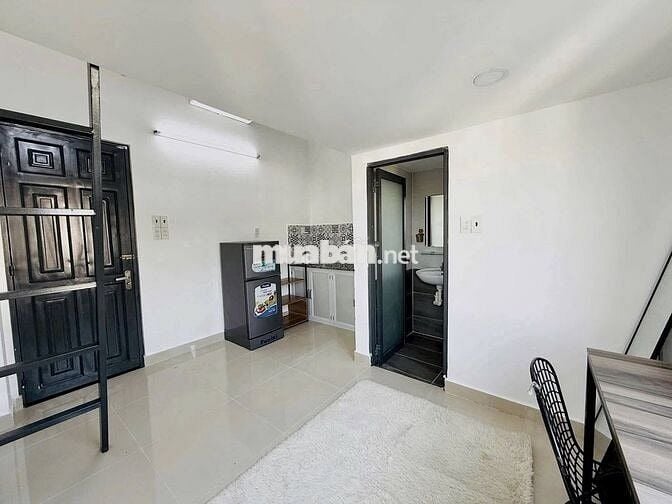 PHÒNG TRỌ GẦN CHỢ BÀ CHIỂU BAN CÔNG THOÁNG - NƠ TRANG LONG BÌNH THẠNH