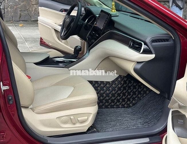 Toyota Camry 2.5Q Đỏ