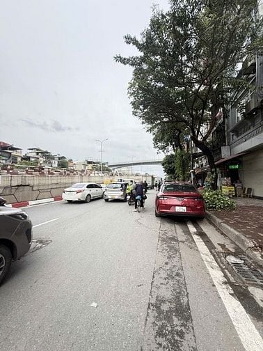 - Bán nhà mặt đường Giải Phóng, Thanh Xuân, Siêu đẹp, 148m2, 46.8 tỷ 