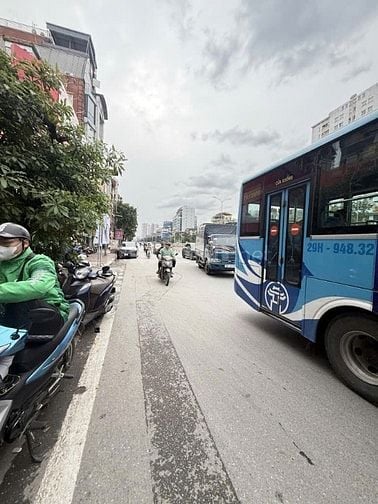 - Bán nhà mặt đường Giải Phóng, Thanh Xuân, Siêu đẹp, 148m2, 46.8 tỷ 