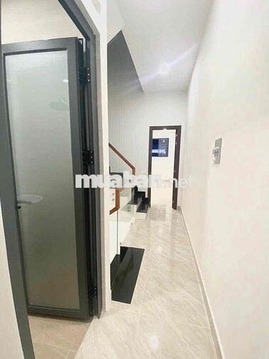 CHO THUÊ NHÀ MT NGUYỄN THỊ THẬP TRỆT 2 LẦU 4PN 40 TRIỆU