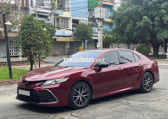 Toyota Camry 2.5Q Đỏ