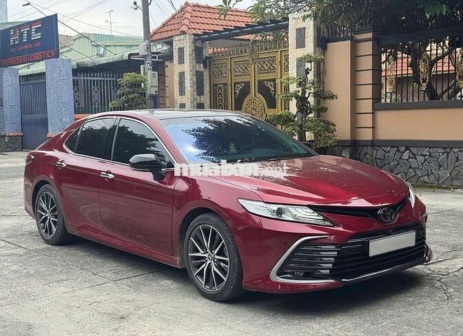 Toyota Camry 2.5Q Đỏ