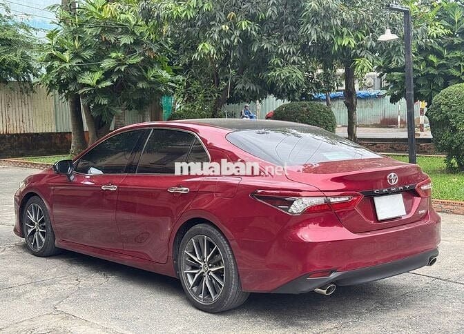 Toyota Camry 2.5Q Đỏ