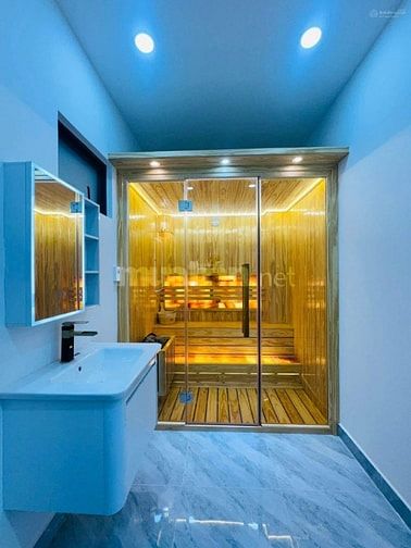 HOT bán gấp nhà đg. Sư Vạn Hạnh P.10 Q.10 giá chỉ 4 tỷ 300tr/ 65m2.