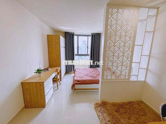 STUDIO BAN CÔNG QUẬN, FULL NỘI THẤT, GẦN UEH, ĐH SƯ PHẠM, GIÁP Q1, Q8