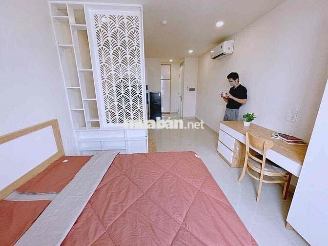 STUDIO BAN CÔNG QUẬN, FULL NỘI THẤT, GẦN UEH, ĐH SƯ PHẠM, GIÁP Q1, Q8