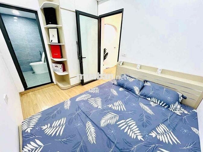 TẬP THỂ NGUYỄN CHÍ THANH - MẶT PHỐ - TẦNG 2 - LÔ GÓC 3 THOÁNG