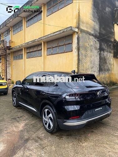 VinFast VF8 ECO 2023 Đen 32.000km