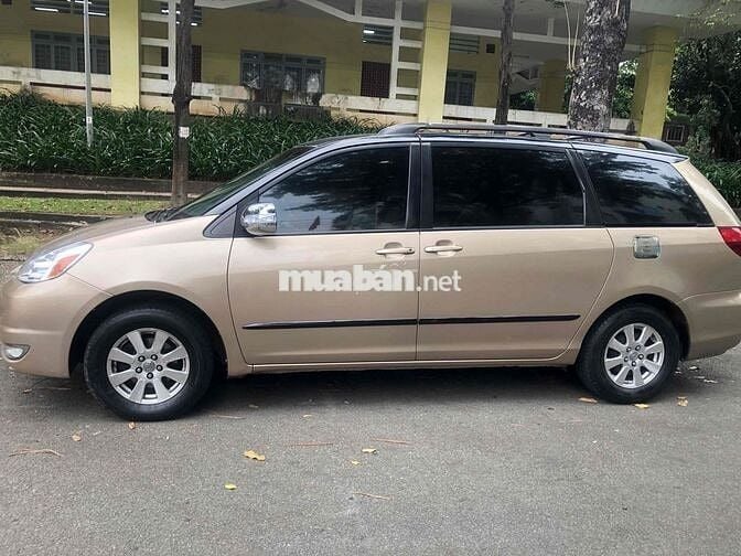 Toyota Sienna Vàng cát 7 chỗ