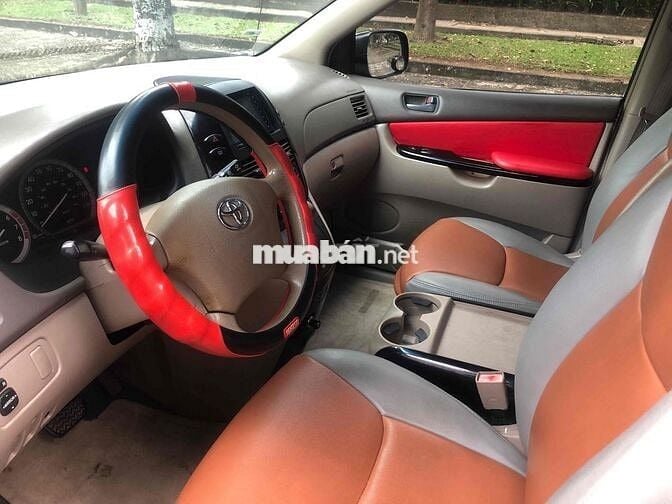 Toyota Sienna Vàng cát 7 chỗ