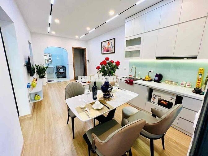 TẬP THỂ NGUYỄN CHÍ THANH - MẶT PHỐ - TẦNG 2 - LÔ GÓC 3 THOÁNG